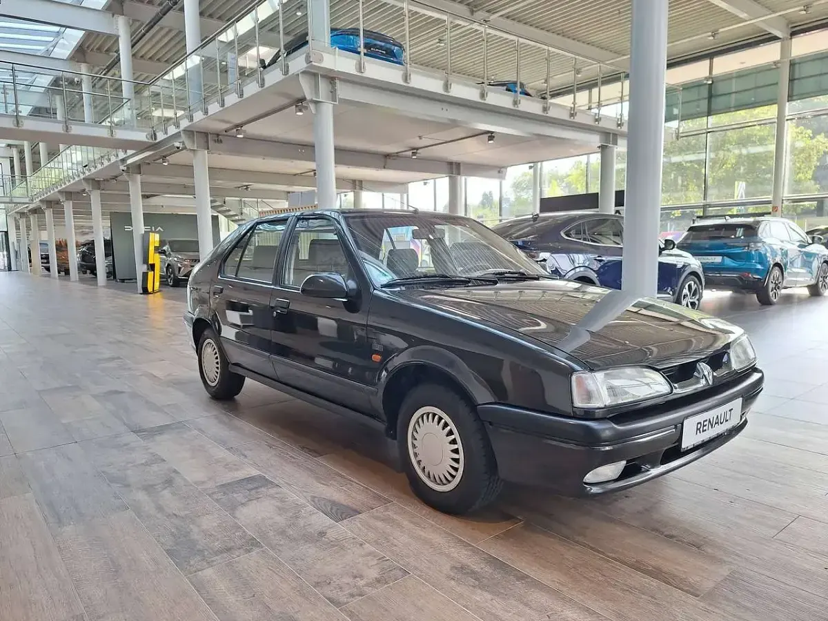 Gebraucht Renault 19 73 PS (53 kW) 1993 Schwarz Limousine