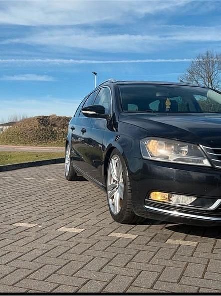 Gebraucht VW Passat 140 PS (102 kW) 2012 Schwarz Kombi
