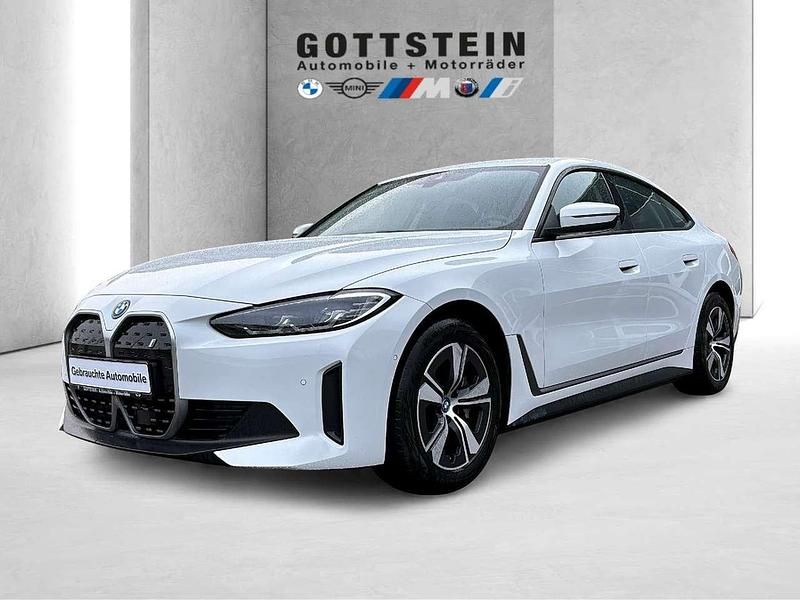 Alpinweiss iii Gebraucht 2022 BMW i4 Sport Line Limousine | 33.290 € (Fairer Preis) - Bild 1/3