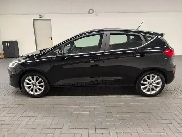 Gebraucht Ford Fiesta Titanium 86 PS (63 kW) 2018 Iridiumschwarzmet. Kleinwagen