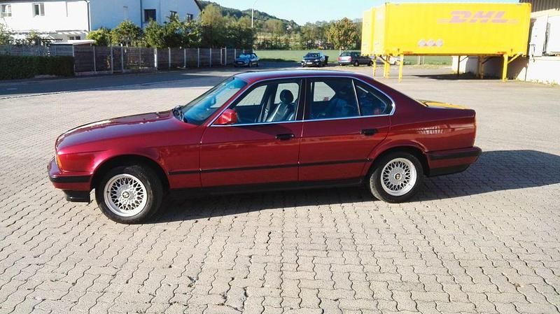 Gebraucht BMW 525 192 PS (141 kW) 1991 Rot Limousine