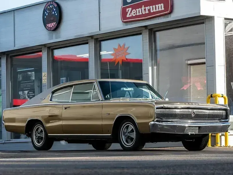 Używany Dodge Charger 325 KM (239 kW) 1967 Złoty Sedan/Limuzyna
