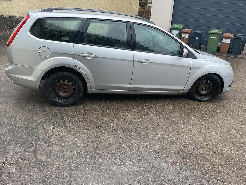 Gebraucht Ford Focus 100 PS (73 kW) 2008 Silber Kombi