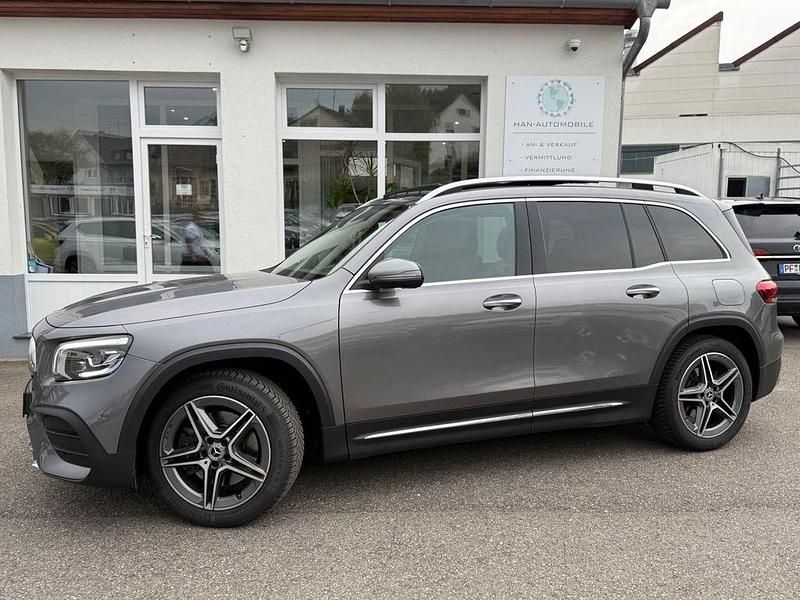 Grau Gebraucht 2021 Mercedes GLB220 AMG line SUV | 34.990 € (Fairer Preis) - Bild 1/4