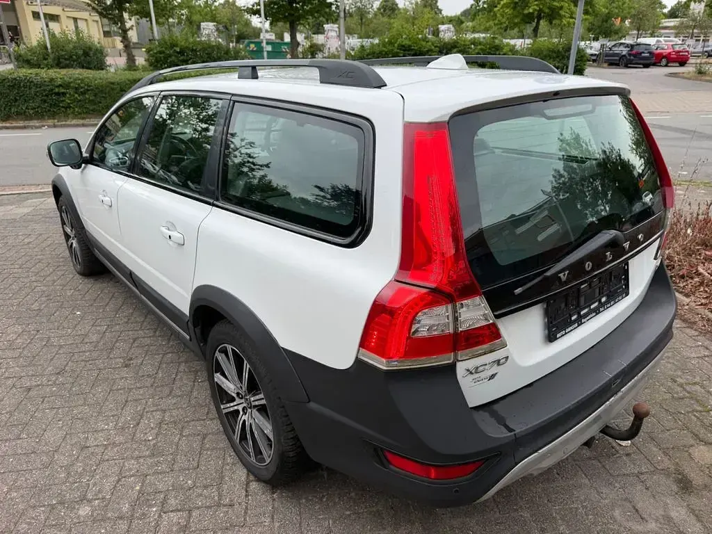 Gebraucht Volvo XC70 Momentum 181 PS (133 kW) 2015 Weiß Kombi