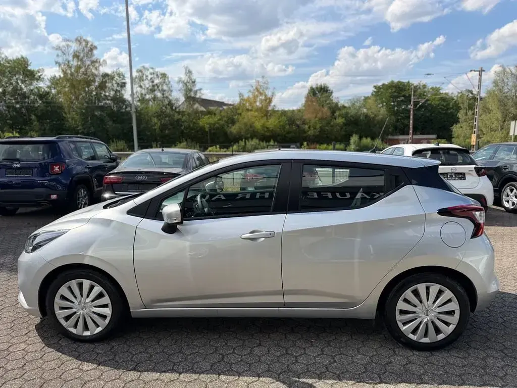Gebraucht Nissan Micra Acenta 92 PS (67 kW) 2022 Silber Kleinwagen