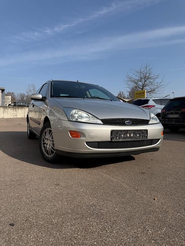Usata Ford Focus 85 CV (62 kW) 2001 Argento Utilitaria