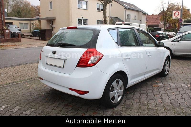 Gebraucht Kia Ceed Vision 90 PS (66 kW) 2009 Weiß Kleinwagen