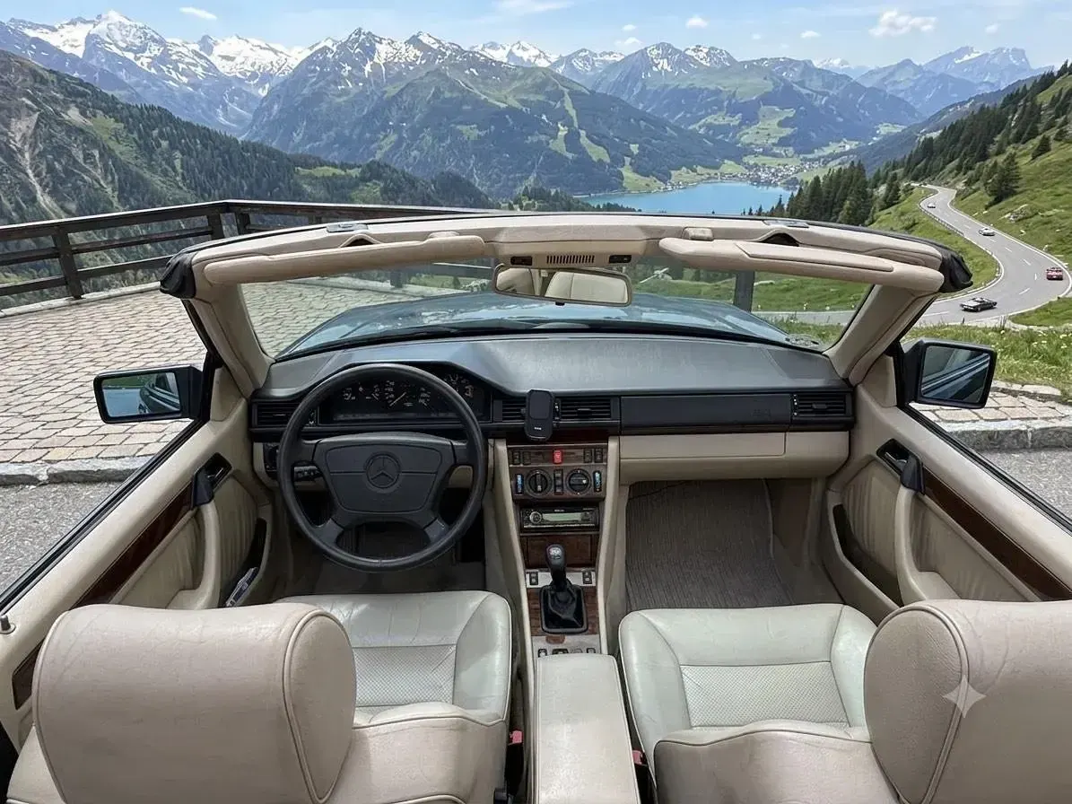 Gebraucht Mercedes E220 150 PS (110 kW) 1994 Schwarz Cabrio