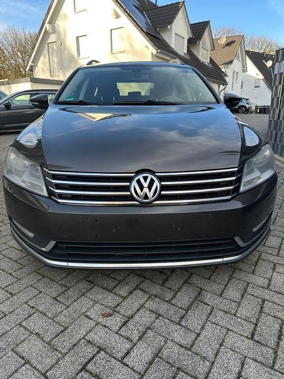 Usado VW Passat 140 HP (102 kW) 2012 Castanho Carrinha