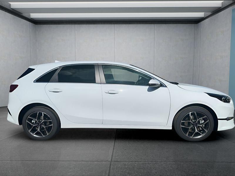 Neu Kia Ceed 140 PS (102 kW) 2025 Weiß Kleinwagen
