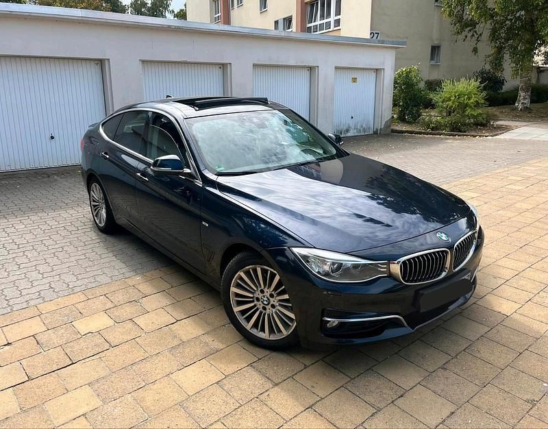 Blau Gebraucht 2015 BMW 320 Luxury Line Limousine | 11.999 € (Teuer) - Bild 1/4