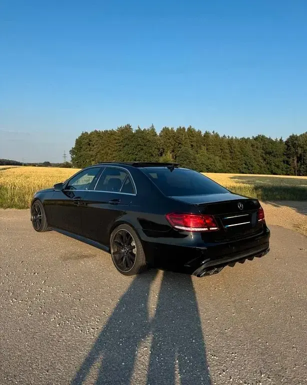 Gebraucht Mercedes E300 AMG line 252 PS (185 kW) 2013 Schwarz Limousine
