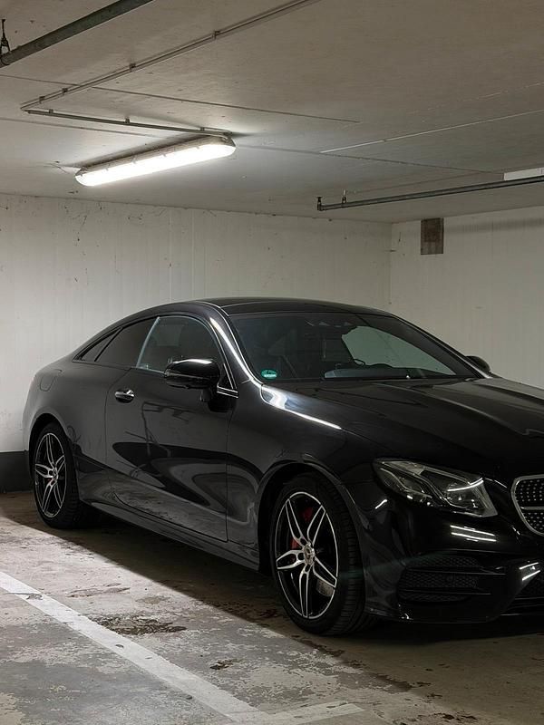Gebraucht Mercedes E400 Night 333 PS (244 kW) 2017 Schwarz Coupé