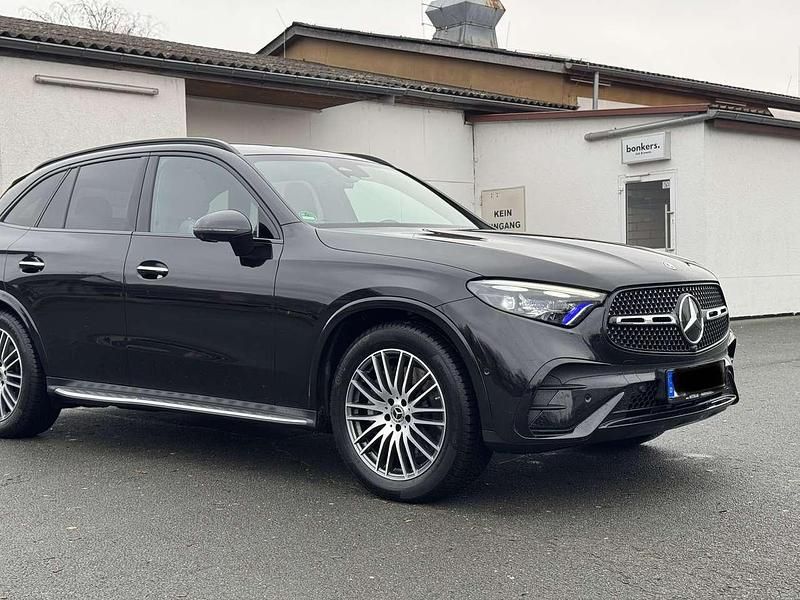 Gebraucht Mercedes GLC300 269 PS (197 kW) 2023 Schwarz SUV
