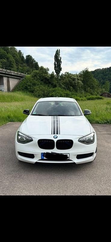 Gebraucht BMW 114 Sport Line 102 PS (75 kW) 2013 Weiß Kleinwagen