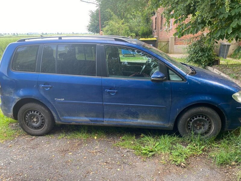 Blau Gebraucht 2009 VW Touran Freestyle Van / Kleinbus | 1.000 € (Superpreis) - Bild 1/4