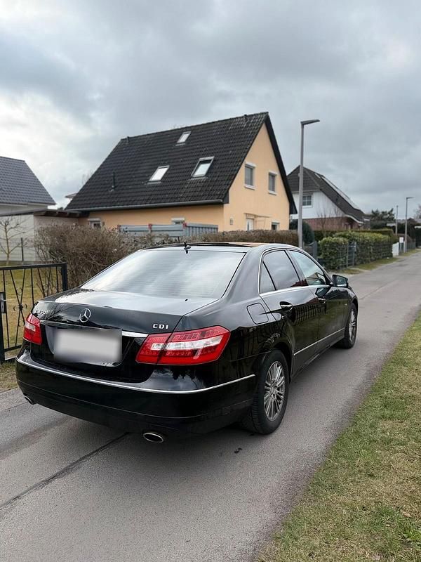 Gebraucht Mercedes E350 231 PS (169 kW) 2010 Schwarz Limousine
