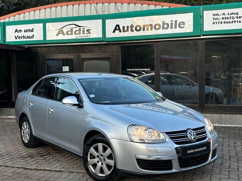 Silber Gebraucht 2005 VW Jetta Comfortline Limousine | 3.199 € (Fairer Preis) - Bild 1/4