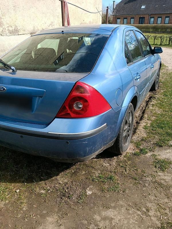 Gebraucht Ford Mondeo 150 PS (110 kW) 2002 Blau Limousine