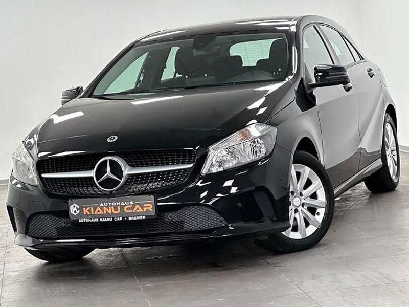 Gebraucht Mercedes A180 122 PS (89 kW) 2017 Schwarz Limousine