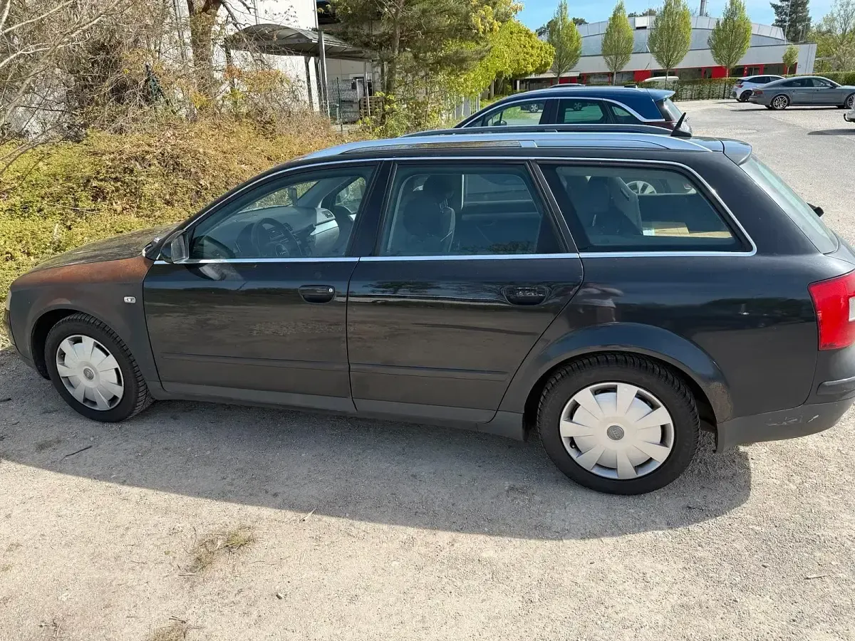 Gebraucht Audi A4 131 PS (96 kW) 2001 Schwarz Kombi