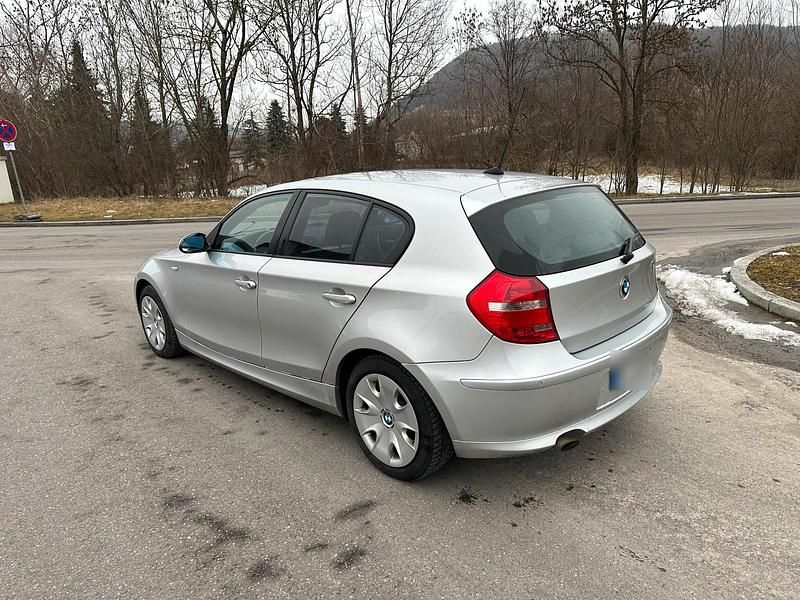 Gebraucht BMW 118 143 PS (105 kW) 2007 Silber Kleinwagen