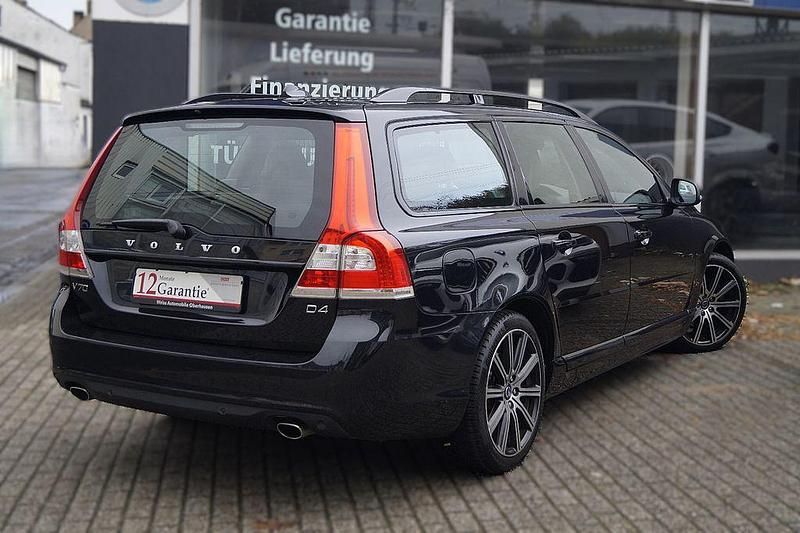 Gebraucht Volvo V70 Momentum 181 PS (133 kW) 2015 Schwarz Kombi
