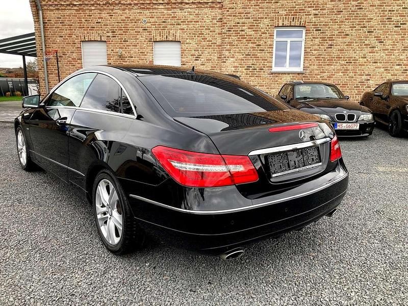 Gebraucht Mercedes E350 306 PS (225 kW) 2011 Obsidianschwarz Coupé