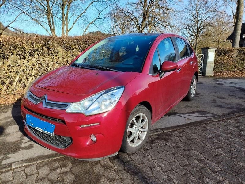 Rot Gebraucht 2017 Citroën C3 PureTech Kleinwagen | 7.200 € (Guter Preis) - Bild 1/4