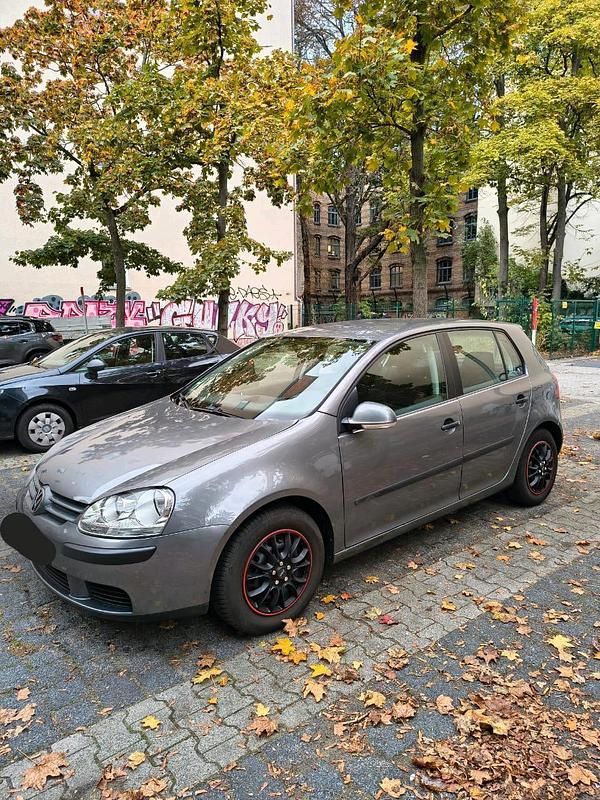 Grau Gebraucht 2005 VW Golf V Trendline Limousine | 3.000 € (Fairer Preis) - Bild 1/4