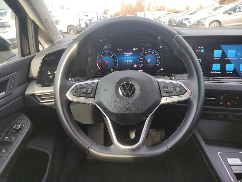 Gebraucht VW Golf VII Style 150 PS (110 kW) 2021 Deep black perleffekt Kleinwagen