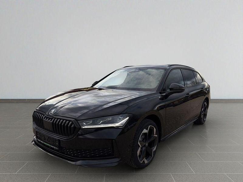 Neu Skoda Superb SportLine 193 PS (141 kW) 2025 Schwarz Kombi