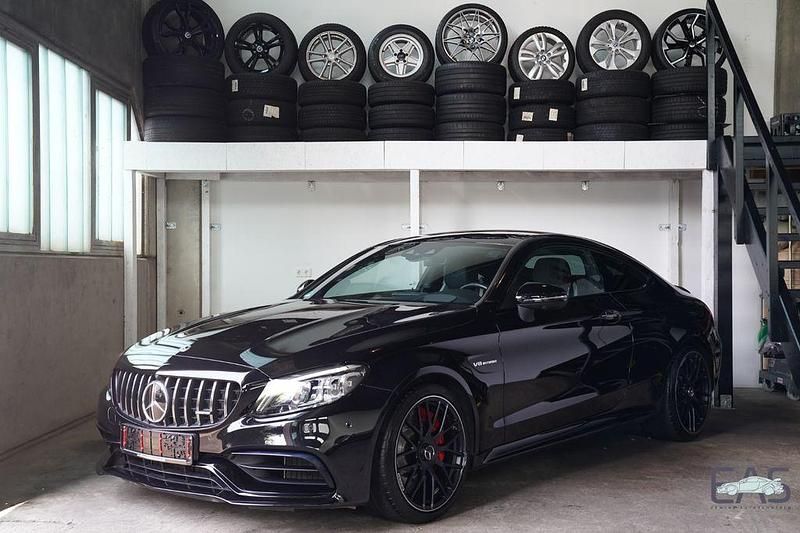 Schwarz Gebraucht 2022 Mercedes C63 AMG AMG Coupé | 84.490 € (Teuer) - Bild 1/4