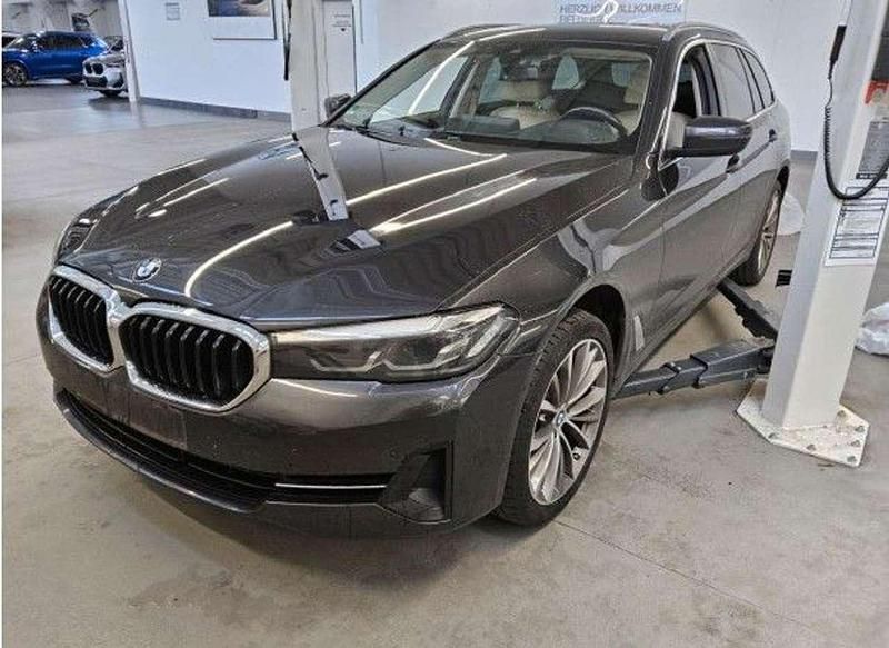Sophistograu brillanteffekt Gebraucht 2022 BMW 520 Kombi | 28.999 € (Superpreis) - Bild 1/4