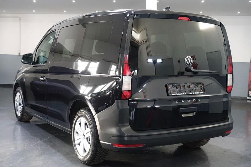 Gebraucht VW Caddy 102 PS (75 kW) 2022 Schwarz Van / Kleinbus