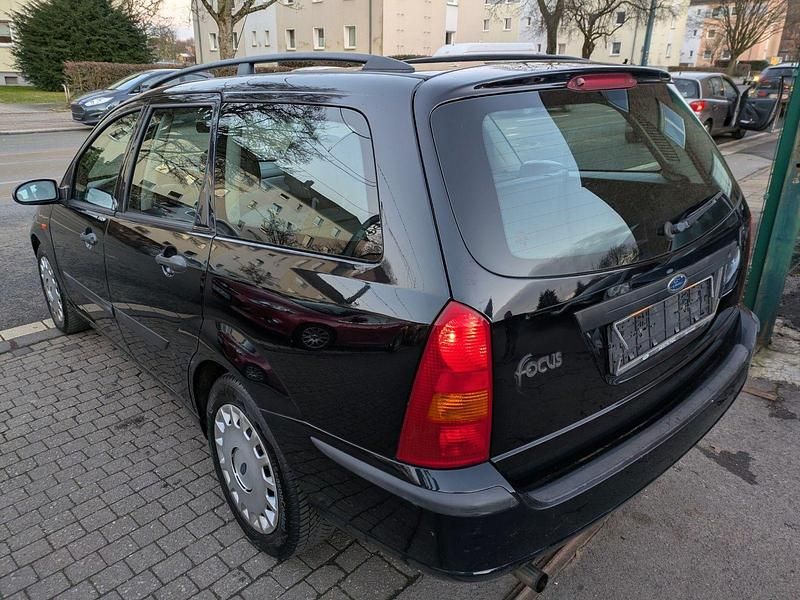 Gebraucht Ford Focus Ambiente 101 PS (74 kW) 2004 Schwarz Kombi