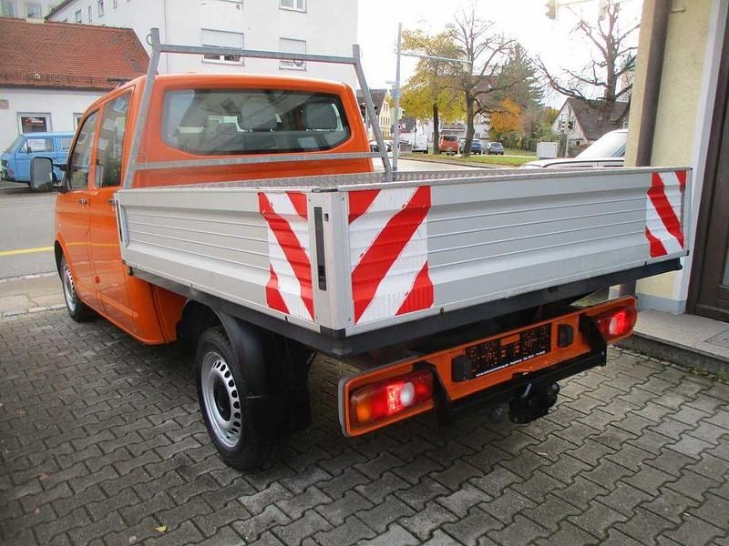 Gebraucht VW T5 102 PS (75 kW) 2008 Orange Van
