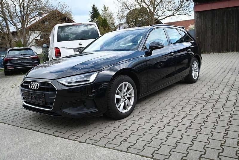 Gebraucht Audi A4 Basis 163 PS (119 kW) 2022 Schwarz Kombi