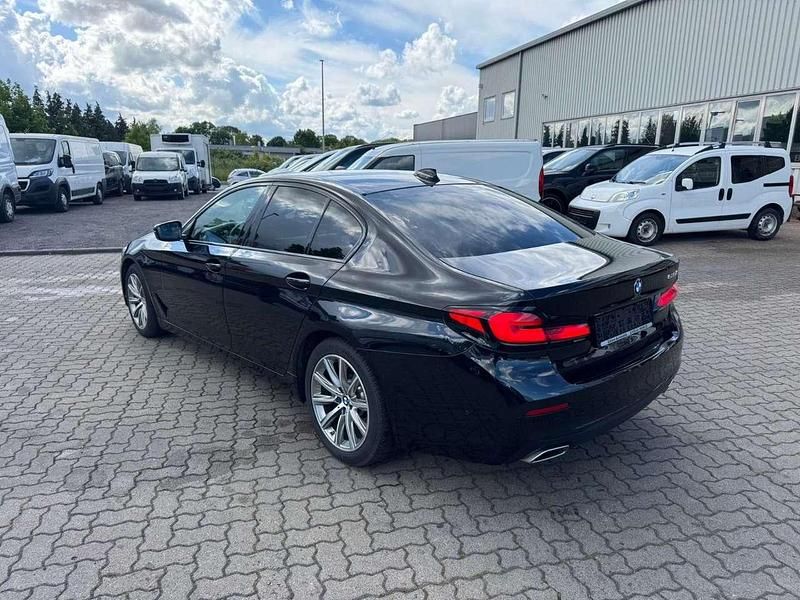 Gebraucht BMW 520 190 PS (139 kW) 2023 Black sapphire metallic Limousine