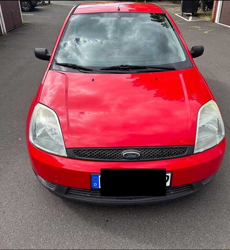 Rot Gebraucht 2004 Ford Fiesta Kleinwagen | 700 € - Bild 1/4