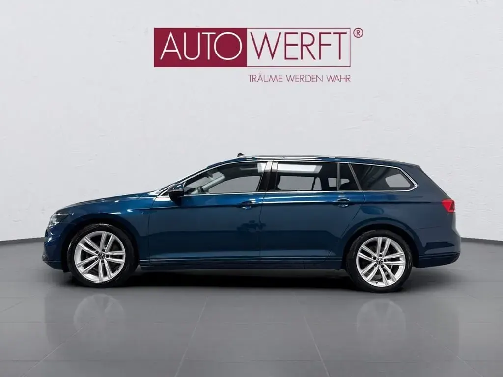 Gebraucht VW Passat R-line 200 PS (147 kW) 2023 Blau Kombi