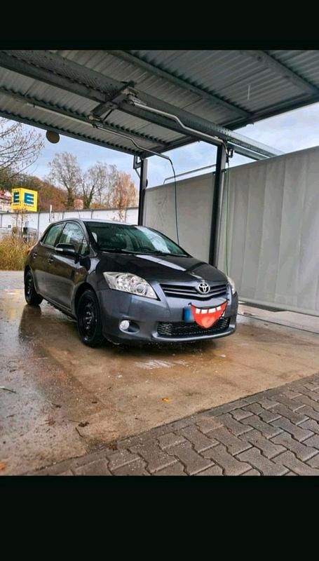 Gebraucht Toyota Auris 99 PS (72 kW) 2012 Grau Kleinwagen