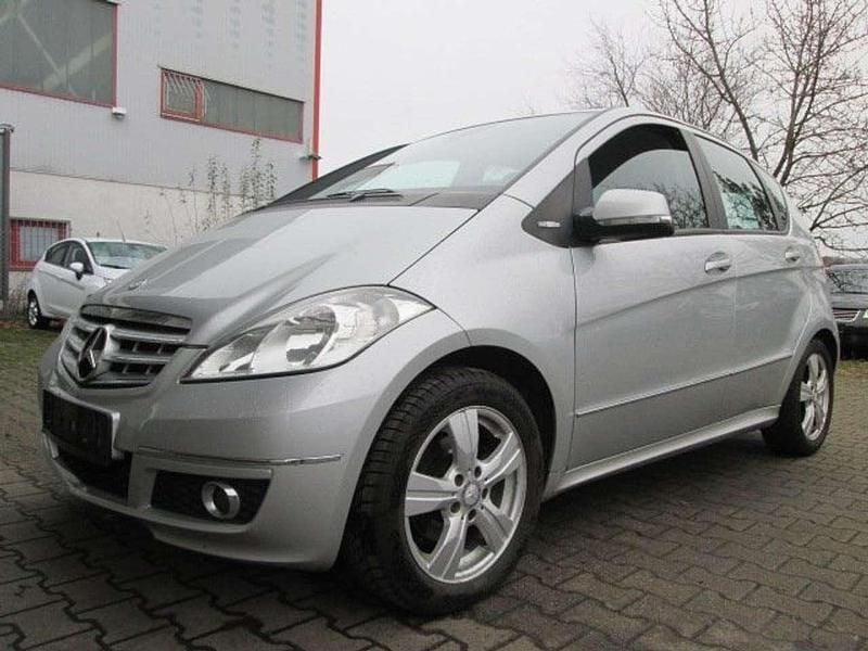 Gebraucht Mercedes A160 95 PS (69 kW) 2012 Polarsilber  metalliclack Kleinwagen