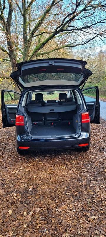 Gebraucht VW Touran Cup 105 PS (77 kW) 2015 Schwarz Van / Kleinbus