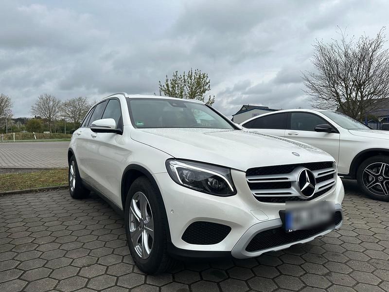 Weiß Gebraucht 2016 Mercedes GLC220 SUV | 28.999 € (Guter Preis) - Bild 1/4