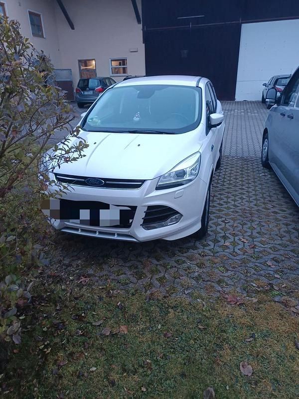 Gebraucht Ford Kuga SYNC Edition 179 PS (131 kW) 2016 Weiß SUV