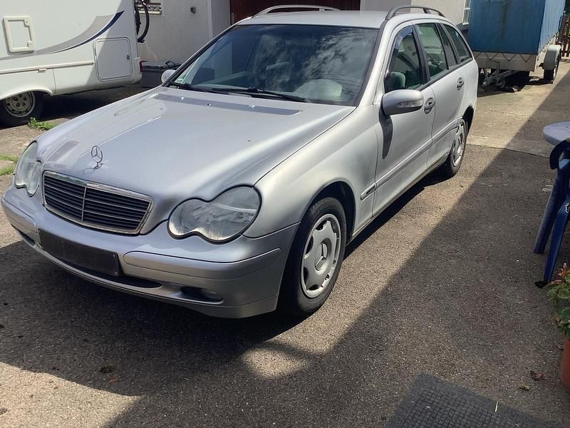 Silber Gebraucht 2002 Mercedes C180 Kombi | 800 € (Superpreis) - Bild 1/4