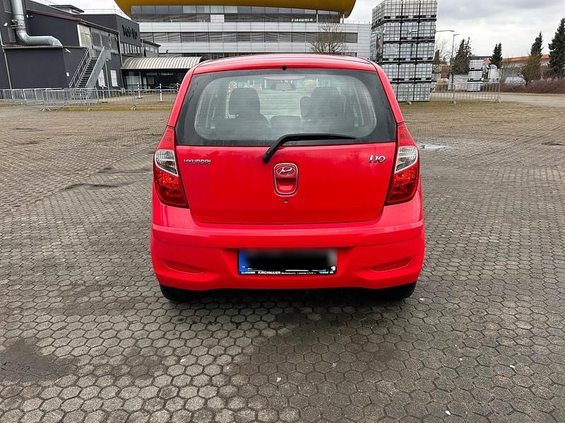 Gebraucht Hyundai i10 54 PS (39 kW) 2012 Rot Kleinwagen