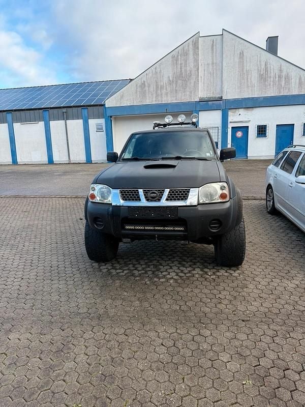 Schwarz Gebraucht 2003 Nissan Navarra SUV | 8.299 € - Bild 1/4